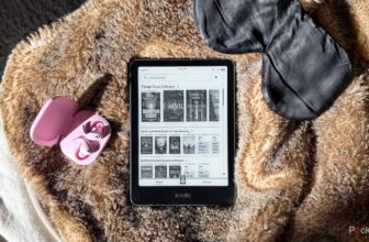 This Kindle mannequin is one of the best for vacationers